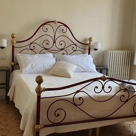 I Sei Volti Bed and Breakfast Λέτσε