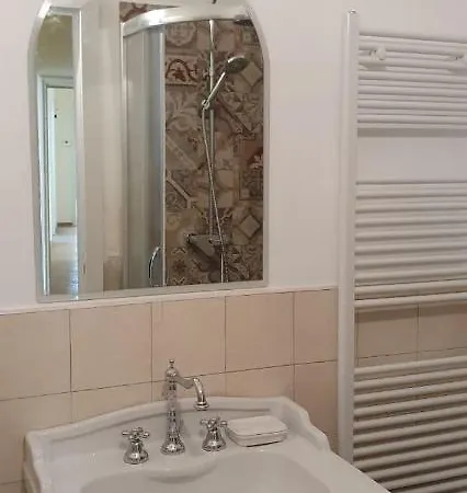 Bed and Breakfast I Sei Volti Λέτσε